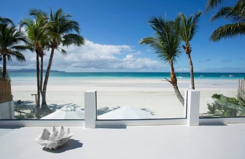 Balabag Villa | A private space on the white beach with 5 large rooms and beds