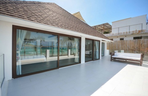 Balabag Villa | A private space on the white beach with 5 large rooms and beds