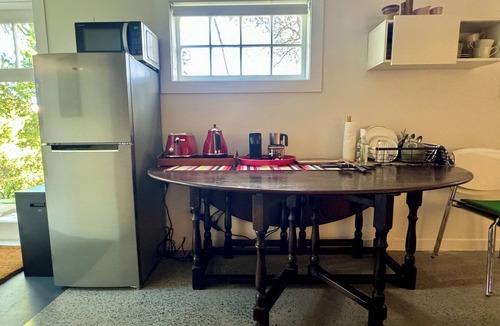 Parnell Apartment | A private studio on Hobson Bay in historic Parnell. Central Auckland.