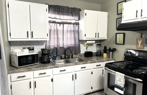 Eagle Pass Apartment | A quiet and cozy condo with TVs in every space