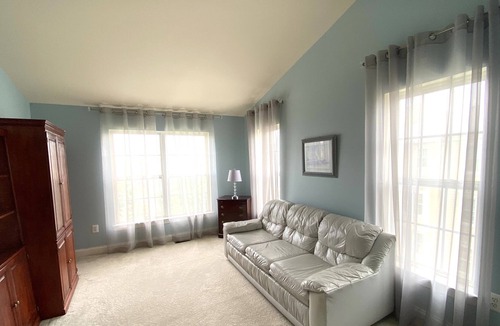 Gaithersburg Condo | A Quiet Luxury Condo in Kentlands - Walk to Restaurants, Movie Theater, Shops