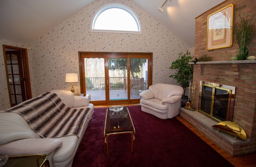 Stroudsburg House | A quiet mountaintop retreat with all the comforts of home!