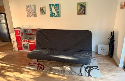 Erskineville Apartment | A quiet oasis (w parking) near city, train, airport, shops, eatery.