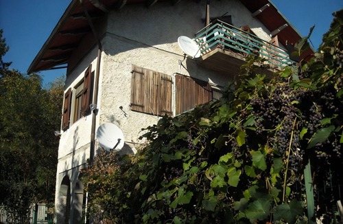 Momigno Apartment | A reflection in the world - family-friendly holiday home amid the Tuscan hills.