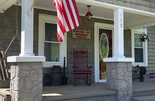 Elizabethton House | A relaxing, peaceful stay awaits you in the mountains of East Tennessee!