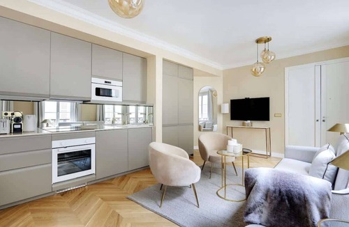 Madeleine Apartment | A Remarkable 2-BR/2-BA in Opéra - Saint-Lazare