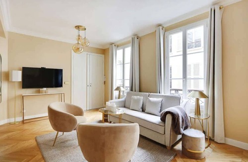Madeleine Apartment | A Remarkable 2-BR/2-BA in Opéra - Saint-Lazare