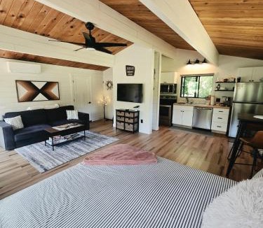 Douglas County House | A Restful Studio Near a Creek and Forest - Pet Friendly
