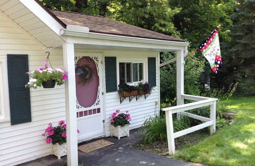 Willoughby Cottage | A Romantic Getaway Or Artist Retreat