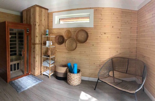 Sunshine Valley Cabin | A romantic private escape into nature for couples. Hot tub + Sauna + Yoga Studio