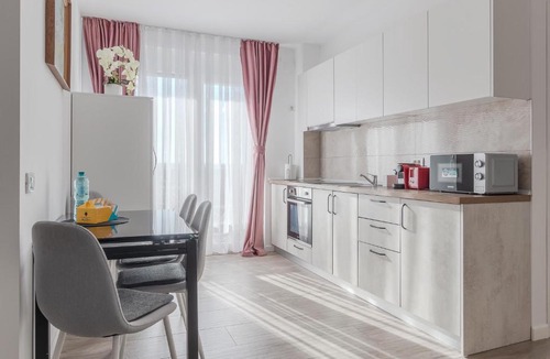 Oradea Apartment | A Rosy Affair
