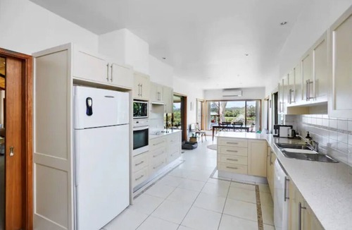 Clarence Town House | A rural retreat on 15 acres with swimming pool and direct river access.