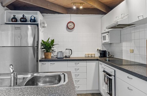 Inverloch House | A Sand and Sea Retreat - 150m from Beach, Pet Friendly
