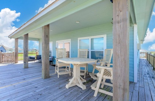 Port Bolivar House | A SASSY SEAGULL - Super cute w/Cargo Lift, Fenced Yard, close to beach!