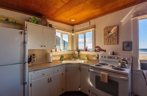 Florence Cottage | A seaside cottage with amazing ocean and beach views to relax and recharge