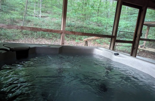 Laurelville Cabin | A secluded couples retreat set in a mature forest in the beautiful Hocking Hills