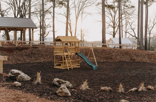 Silver Creek RV Rental | A secluded haven on 5,000 acres in NW Georgia, just 45 minutes from Atlanta and Chattanooga, and a quick 10-minute drive to downtown Rome. Explore private trails along the Etowah river, bask in wildlife, and gaze at mesmerizing stars. Your perfect es