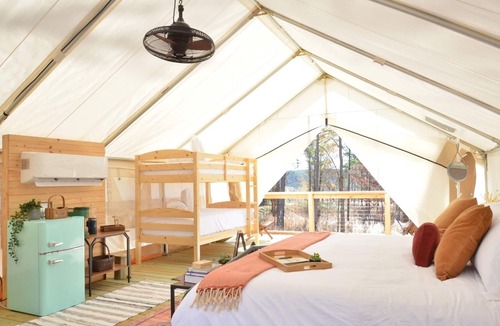Silver Creek RV Rental | A secluded haven on 5,000 acres in NW Georgia, just 45 minutes from Atlanta and Chattanooga, and a quick 10-minute drive to downtown Rome. Explore private trails along the Etowah river, bask in wildlife, and gaze at mesmerizing stars. Your perfect es