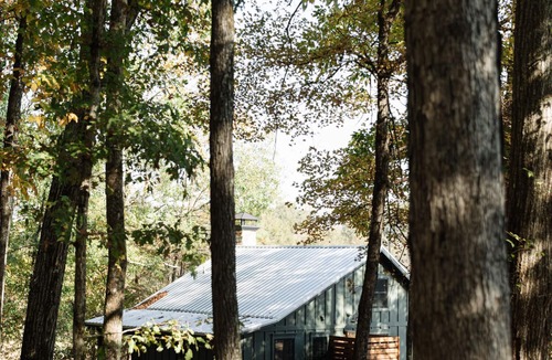 Rome Cottage | A secluded haven on 5,000 acres in NW Georgia, just 45 minutes from Atlanta and Chattanooga, and a quick 10-minute drive to downtown Rome. Explore private trails along the Etowah river, bask in wildlife, and gaze at mesmerizing stars. Your perfect es