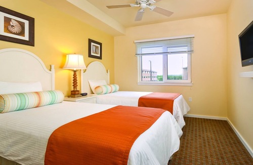 Long Beach Resort | A short walk into the city of Long Beach!