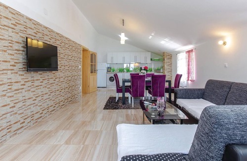 Ledenice House | A simple but particularly lovingly furnished cottage in Bater, a village with few houses and surroun
