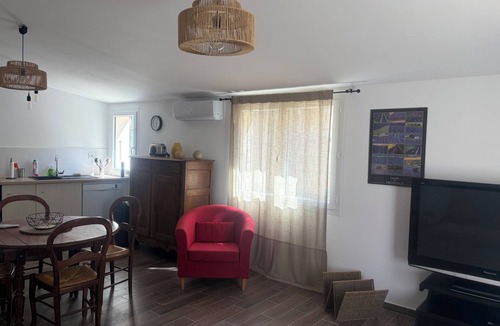Chaudebonne House | A small cottage with a sunny terrace, perfect for hikers and cyclists