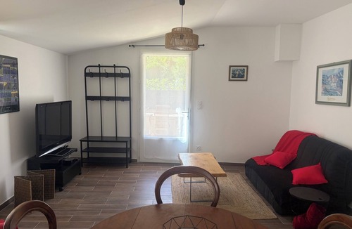 Chaudebonne House | A small cottage with a sunny terrace, perfect for hikers and cyclists