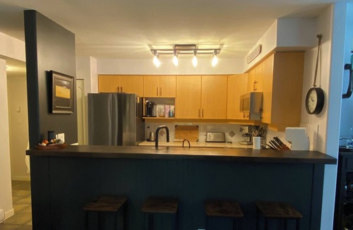 Osoyoos House | A Snow-Bird friendly complex, primary bedroom on the main floor.