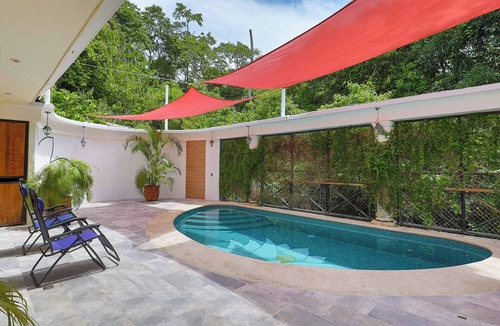 Valle Pura Vida Apartment | A spacious, 2 bed Penthouse with private pool & parking in Manuel Antonio.