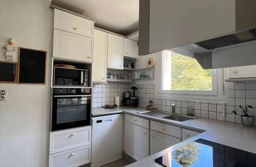 Hillion House | A spacious and elegant home overlooking the surrounding countryside, 3 km from the sea
