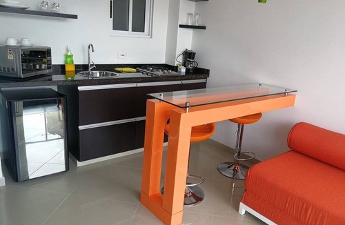 San Fernando Apartment | A spacious and fabulous 387 ft2 studio, near every thing in Cali
