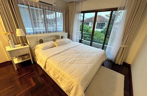 Dok Mai House | A spacious and Peaceful 3 Bedrooms detached house inside Bangkok city