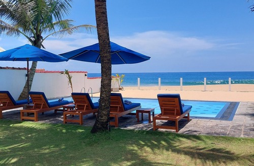 Thiranagama Villa | A Spacious Beachfront Villa With A Pool For 8 People In A Prime Location