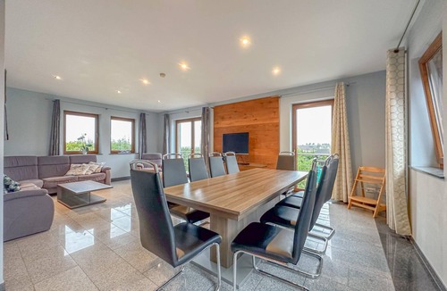 Denterhof House | a spacious house with spa bath in a quiet area