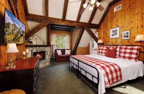 Twin Peaks Hotel | A spacious mountain lodge rich in history that’s perfect for all ages to experience a unique mountain vacation in a beautiful forest setting