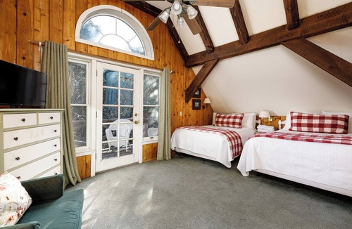 Twin Peaks Hotel | A spacious mountain lodge rich in history that’s perfect for all ages to experience a unique mountain vacation in a beautiful forest setting