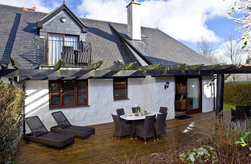 Wadebridge Ski Chalet | A spacious, three-bedroom property with a stylish wraparound terrace.