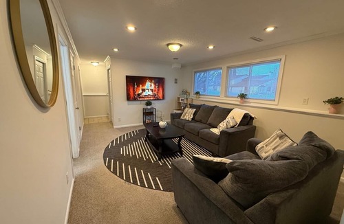 Burnsville House | A Spacious & well furnished 5bedroom house,perfect for relaxation and unwinding!