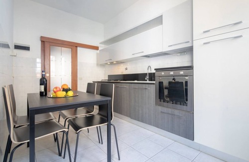 Novoli - San Donato Apartment | A spacius and modern apartment by Mmega