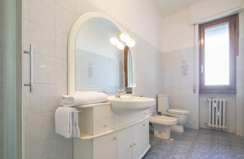 Novoli - San Donato Apartment | A spacius and modern apartment by Mmega