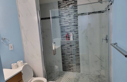Aurora House | A Spasious staying large basement in a great residential location.
