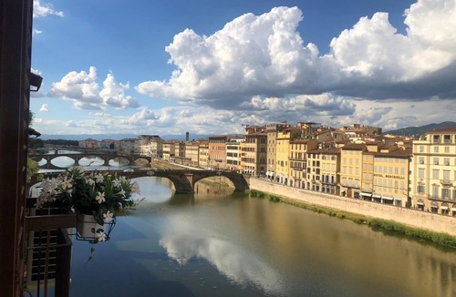 San Niccolo Apartment | A STONE'S THROW FROM UFFIZI MUSEUM Apartment Florence Ponte Vecchio View Luxury