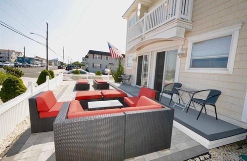 Brigantine Condo | ⭐️A Stones Throw 2 Beach & AC, Fireplace+ Outdoor Lounge great 4 small Families!