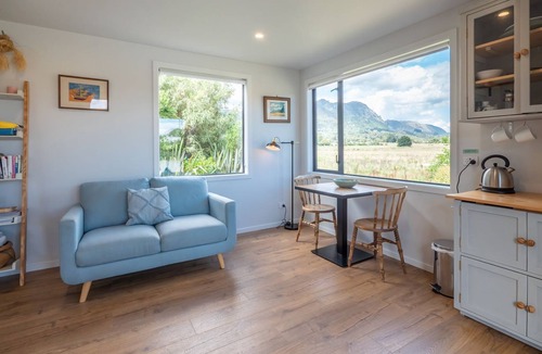 Pohara Cabin | A studio hideaway just a few steps from the beach