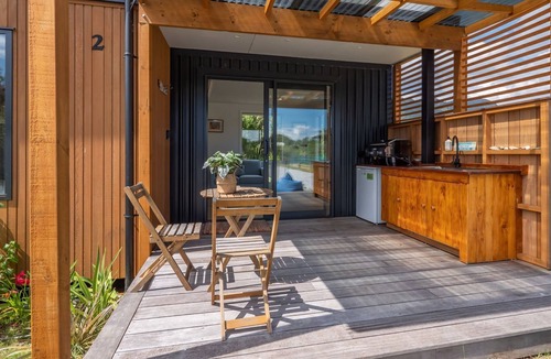 Pohara Cabin | A studio hideaway just a few steps from the beach