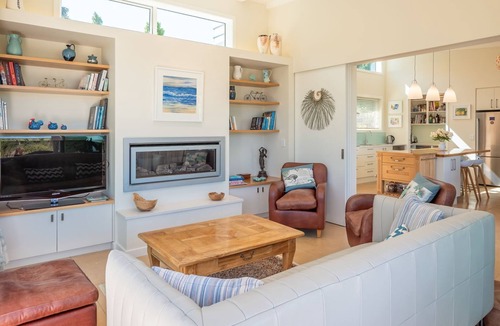 Ruby Bay House | A stunning architecturally designed home in a quiet and sunny location