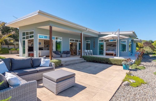 Ruby Bay House | A stunning architecturally designed home in a quiet and sunny location