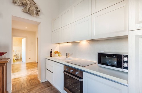San Frediano Apartment | A stunning recently renovated 3-bedroom, 2-bathroom home