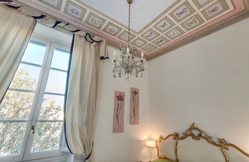 San Frediano Apartment | A stunning recently renovated 3-bedroom, 2-bathroom home