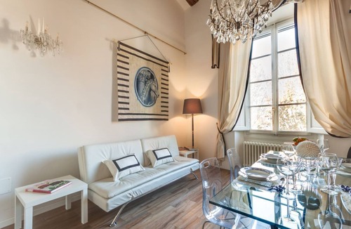 San Frediano Apartment | A stunning recently renovated 3-bedroom, 2-bathroom home